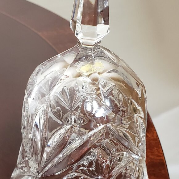 Etched Strawberries Clear Cut Glass Bell Shaped Candle Snuffer 7"1/4 - Picture 5 of 8